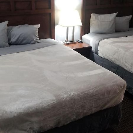 Hotel 2 Queen Beds Hotel Room 220 Booking Stillwater Exterior photo