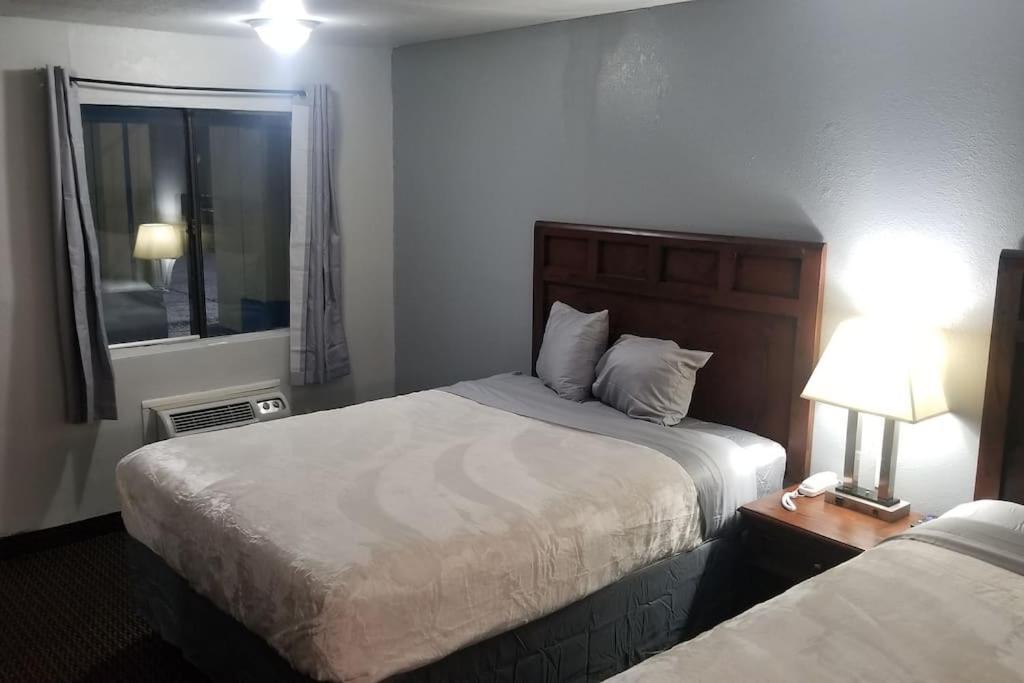 Hotel 2 Queen Beds Hotel Room 220 Booking Stillwater Exterior photo